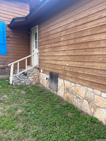 149 LIVE OAK LN, Lakehills, TX 78063