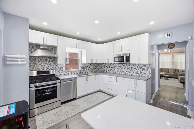 88-38 78th Avenue, Glendale, NY 11385
