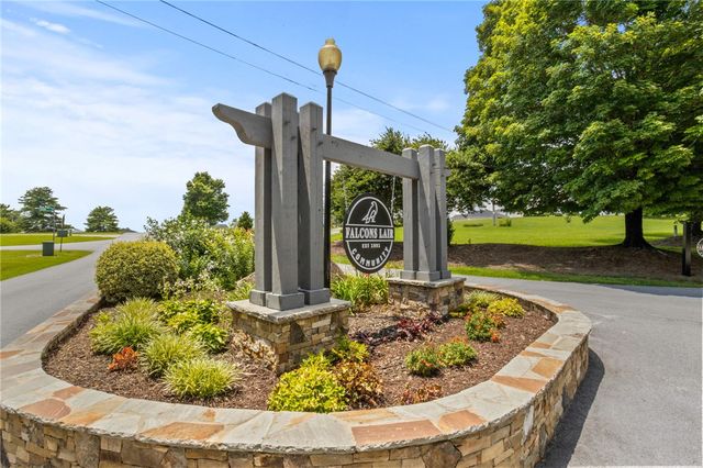 1305 Falcons Drive, Walhalla, SC 29691