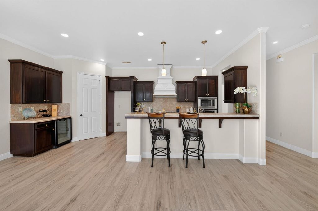 Image 13 of property listing at 1563 E Via Mirasol Lane, Fresno, CA 93730