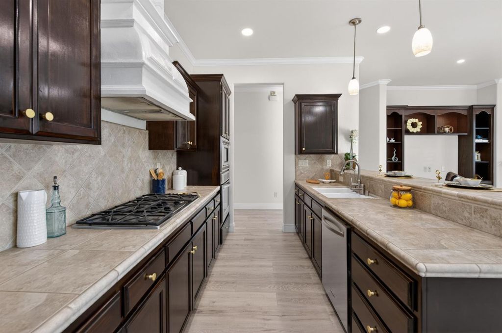 Image 16 of property listing at 1563 E Via Mirasol Lane, Fresno, CA 93730