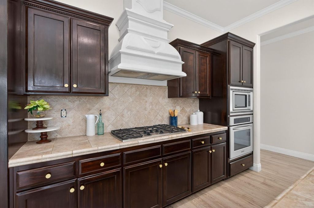 Image 20 of property listing at 1563 E Via Mirasol Lane, Fresno, CA 93730