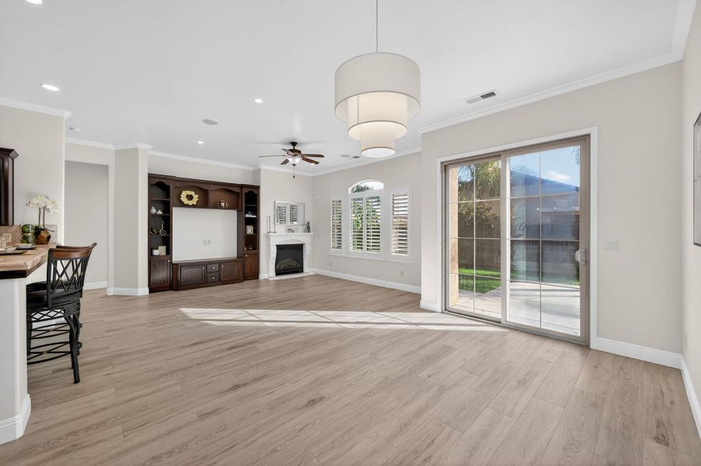 Image 22 of property listing at 1563 E Via Mirasol Lane, Fresno, CA 93730