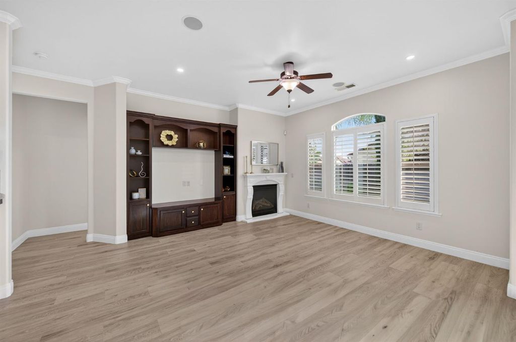 Image 23 of property listing at 1563 E Via Mirasol Lane, Fresno, CA 93730