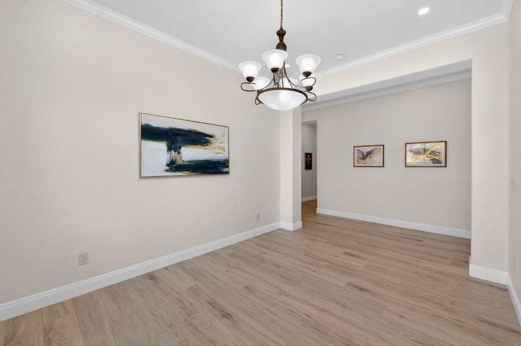 Image 26 of property listing at 1563 E Via Mirasol Lane, Fresno, CA 93730