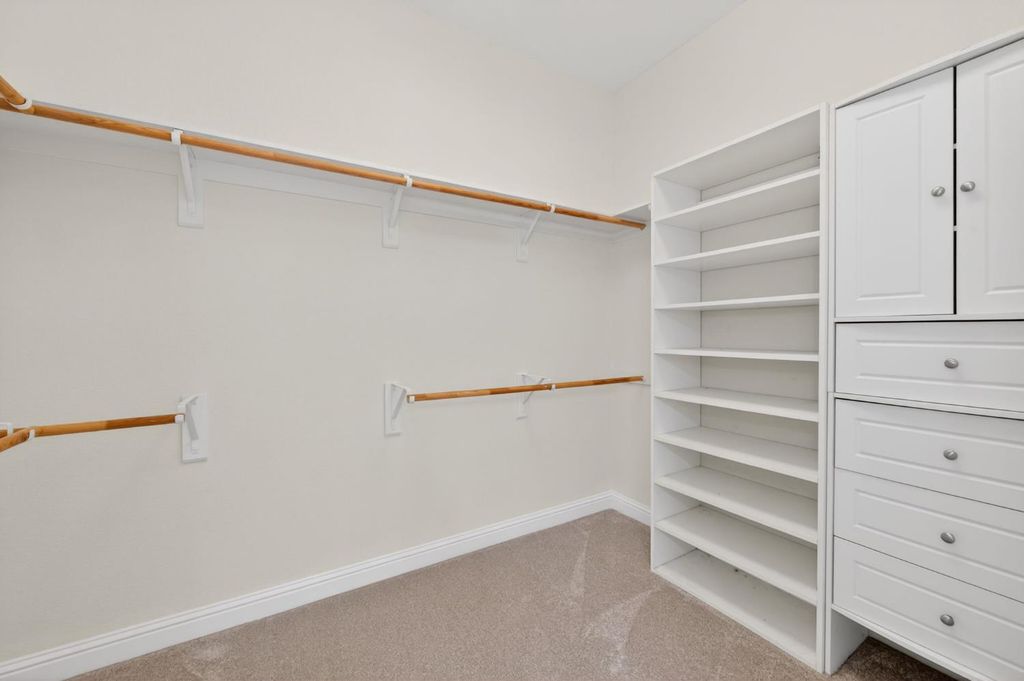 Image 33 of property listing at 1563 E Via Mirasol Lane, Fresno, CA 93730