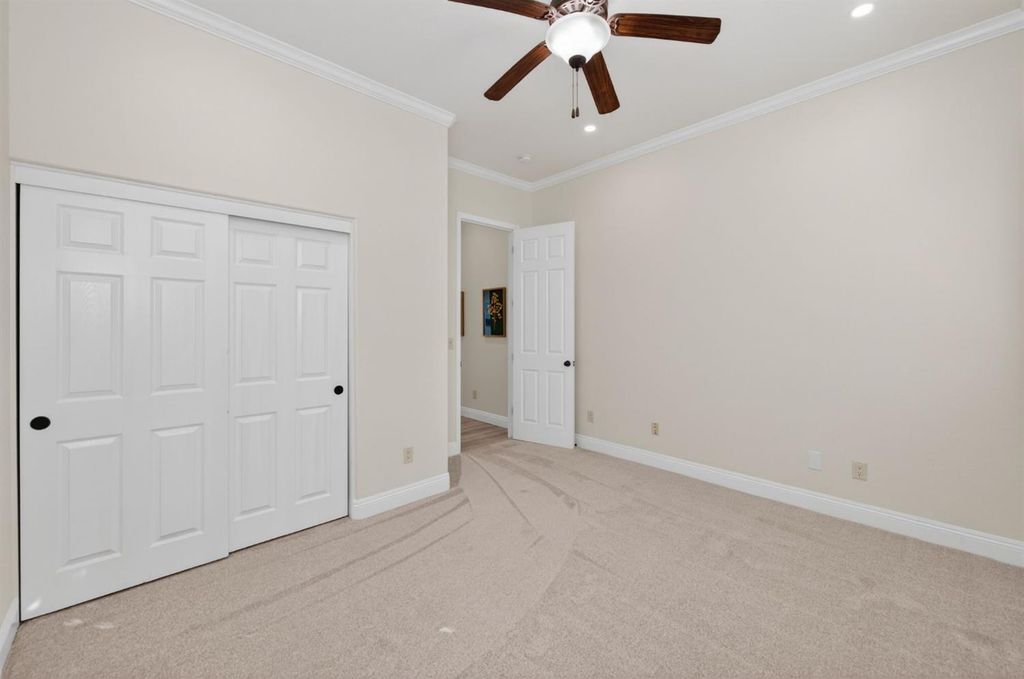 Image 39 of property listing at 1563 E Via Mirasol Lane, Fresno, CA 93730