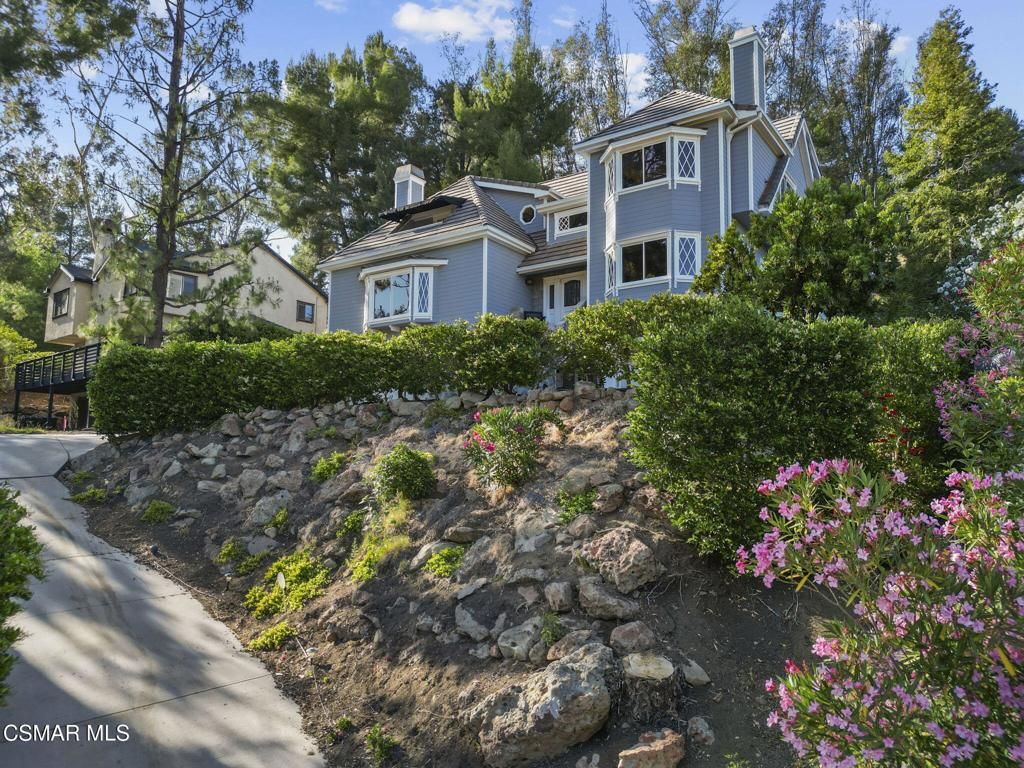 1561 Lookout Drive, Agoura Hills, CA 91301