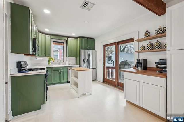 392 Lehigh Street, Wyckoff, NJ 07481