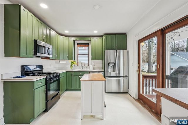 392 Lehigh Street, Wyckoff, NJ 07481