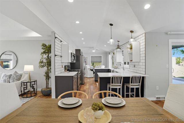 3705 E 51st Place, Tulsa, OK 74135