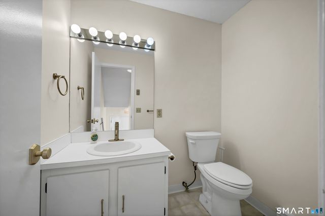 925 Oronoke Road 14F, Waterbury, CT 06708