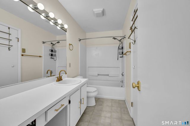 925 Oronoke Road 14F, Waterbury, CT 06708