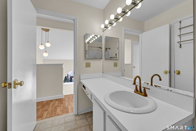 925 Oronoke Road 14F, Waterbury, CT 06708