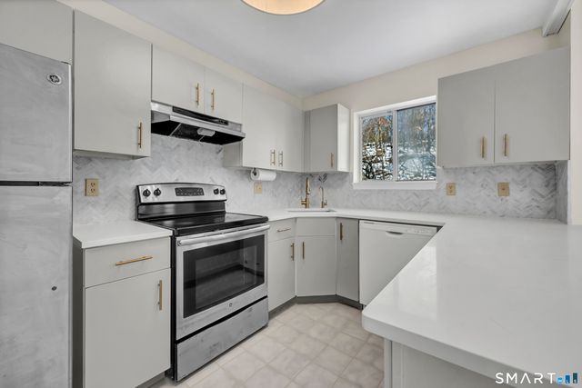 925 Oronoke Road 14F, Waterbury, CT 06708