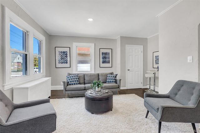 84 Wellington Street, Hempstead, NY 11550