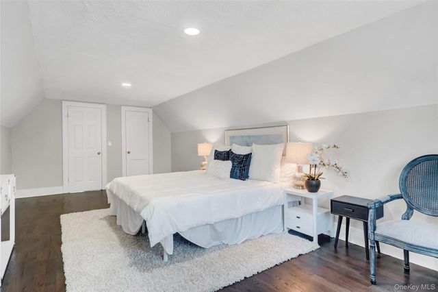 84 Wellington Street, Hempstead, NY 11550