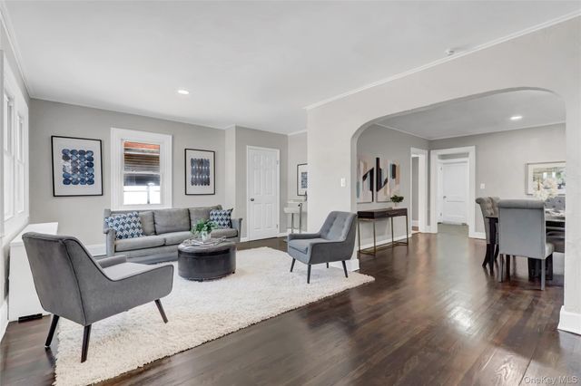 84 Wellington Street, Hempstead, NY 11550