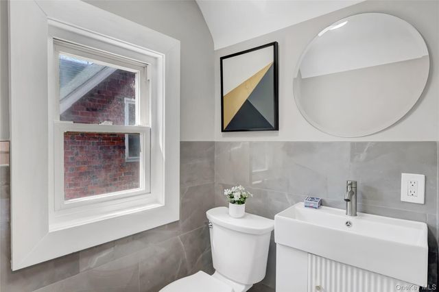 84 Wellington Street, Hempstead, NY 11550