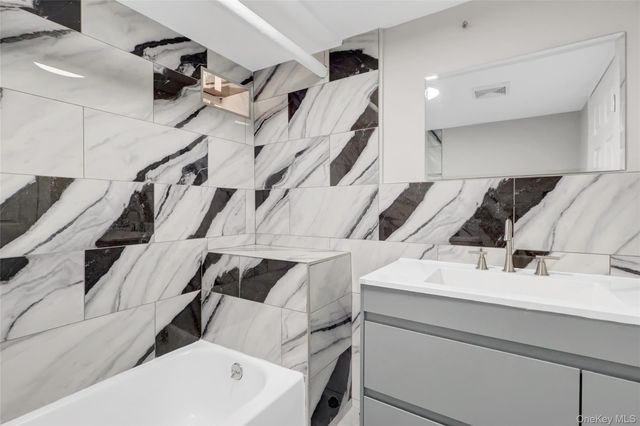 84 Wellington Street, Hempstead, NY 11550