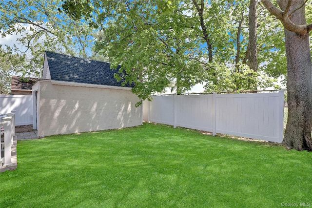 84 Wellington Street, Hempstead, NY 11550