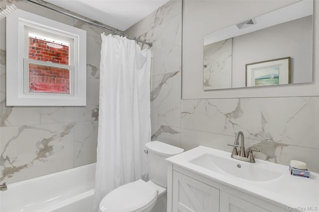 84 Wellington Street, Hempstead, NY 11550