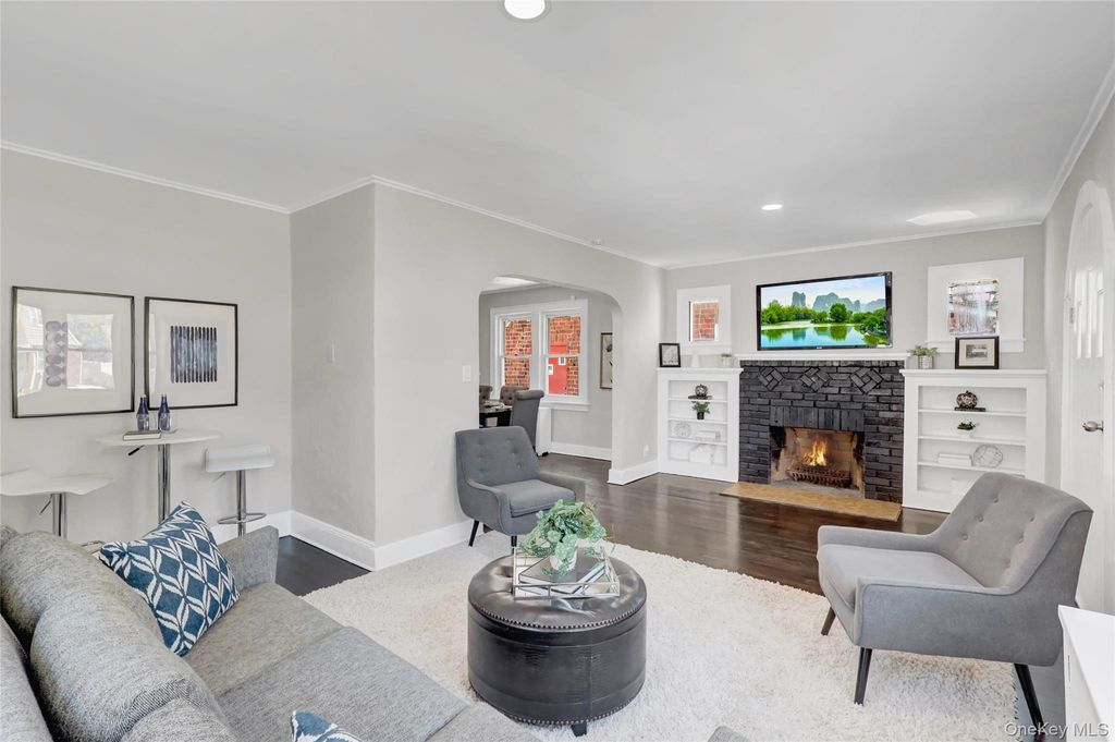 84 Wellington Street, Hempstead, NY 11550