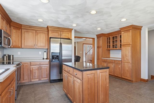 15 Squanto Road, Woburn, MA 01801