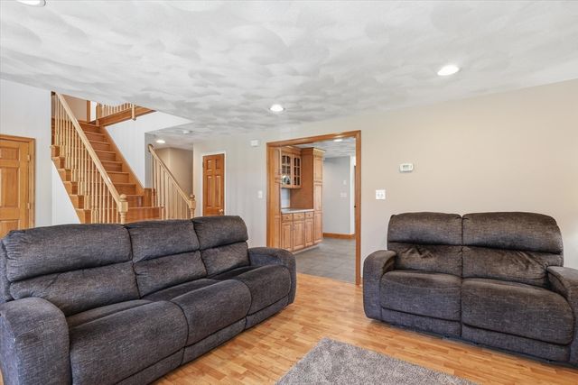 15 Squanto Road, Woburn, MA 01801