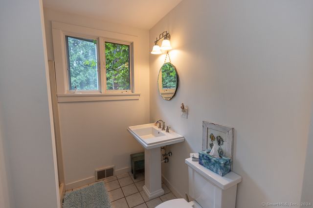 17 Agawam Avenue, Old Saybrook, CT 06475