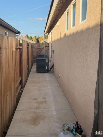 11121 Arundel Way, Bakersfield, CA 93311