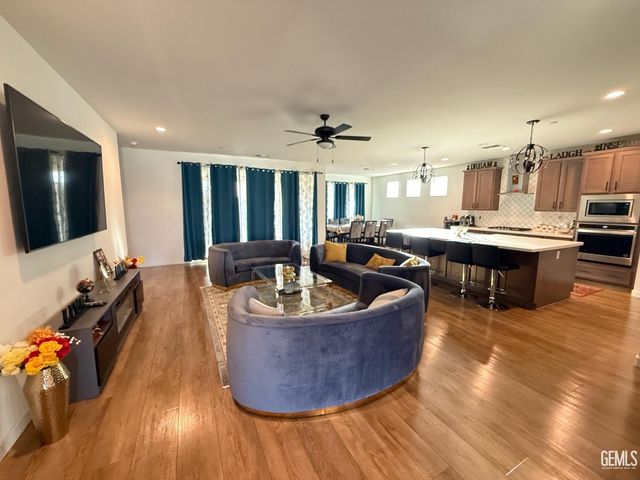 11121 Arundel Way, Bakersfield, CA 93311