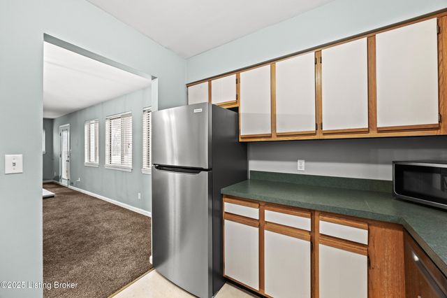 2 Lake Ave, Louisville, KY 40206