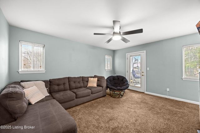 2 Lake Ave, Louisville, KY 40206