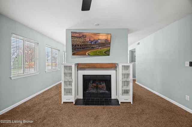 2 Lake Ave, Louisville, KY 40206