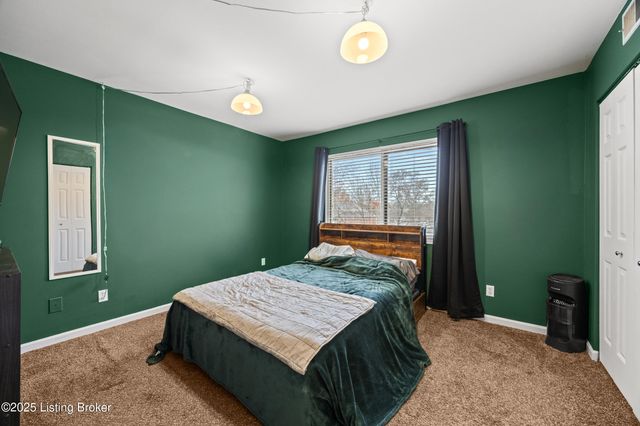 2 Lake Ave, Louisville, KY 40206