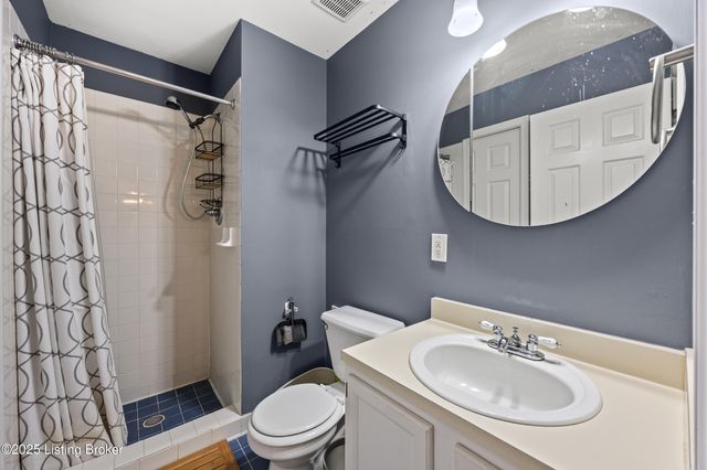 2 Lake Ave, Louisville, KY 40206