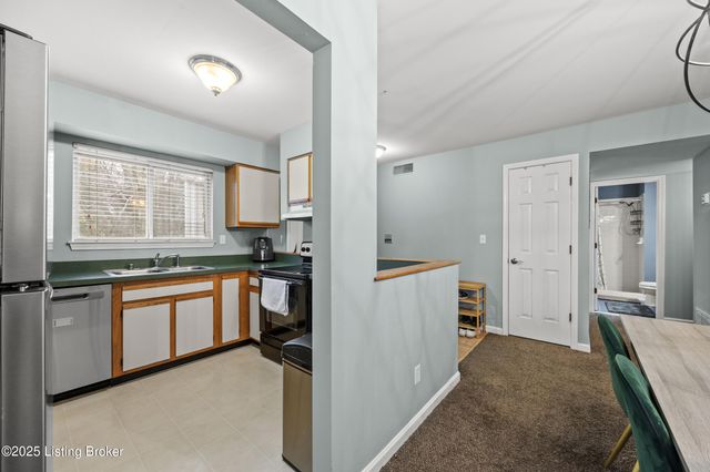 2 Lake Ave, Louisville, KY 40206