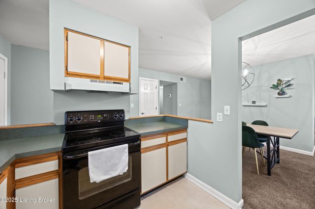 2 Lake Ave, Louisville, KY 40206