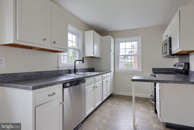 430 BRIMMER AVE, New Holland, PA 17557