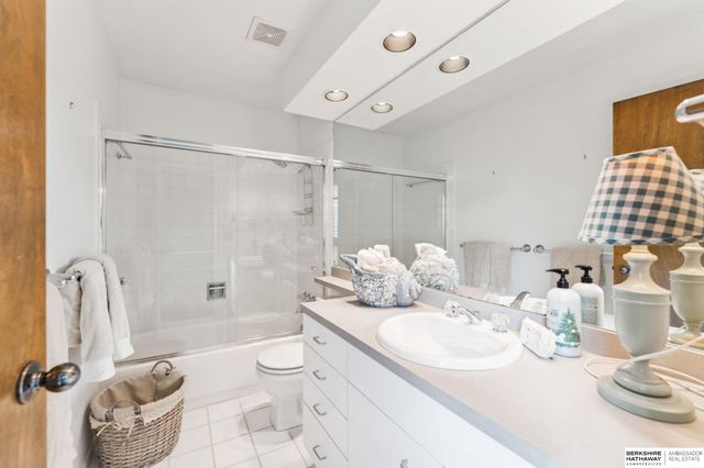 1623 N 109th Plaza, Omaha, NE 68154