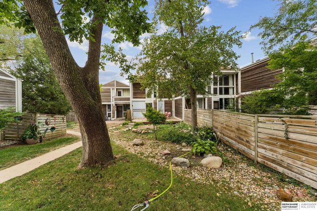 1623 N 109th Plaza, Omaha, NE 68154