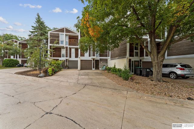 1623 N 109th Plaza, Omaha, NE 68154