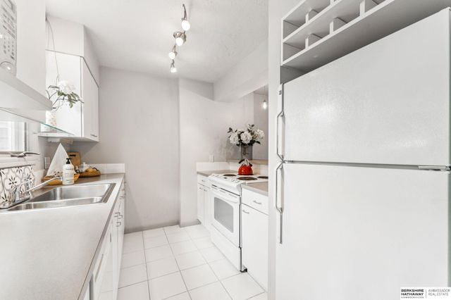 1623 N 109th Plaza, Omaha, NE 68154