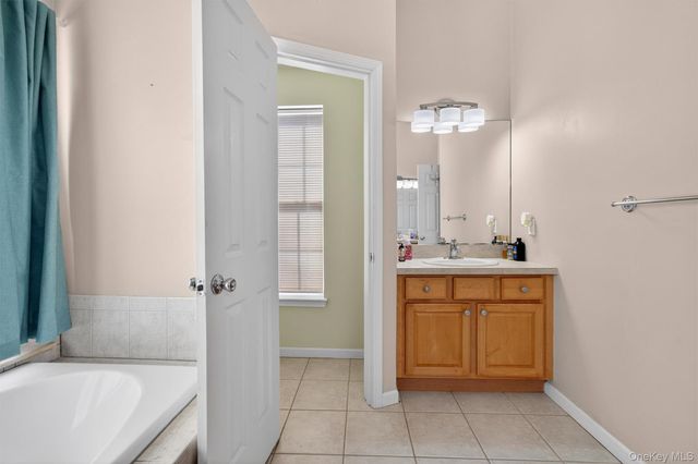 5 Oldwyck Crescent, Highland Mills, NY 10930