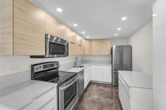 20515 E Country Club Dr 1245, Aventura, FL 33180