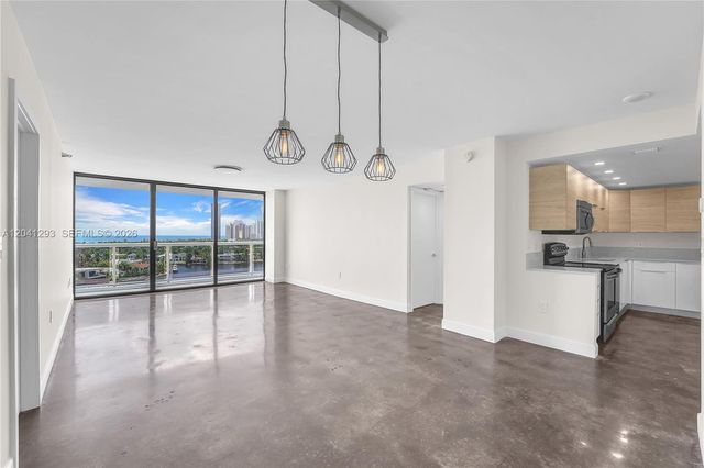 20515 E Country Club Dr 1245, Aventura, FL 33180