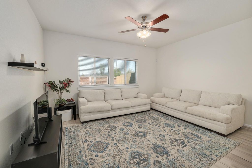 204 Furlong DR, Georgetown, TX 78626