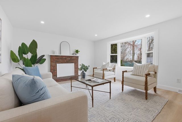 138 Forest St, Brockton, MA 02302