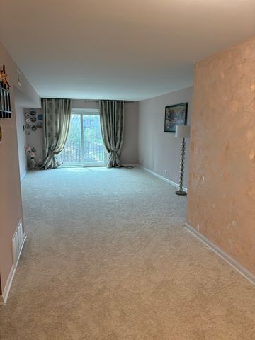 7 Oak Creek Drive 3703, Buffalo Grove, IL 60089